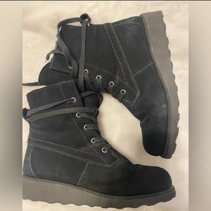 BearPaw brand size 7 faux fur lined booties